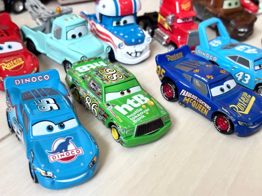 トミカ カーズ　20台 トレーラー付き