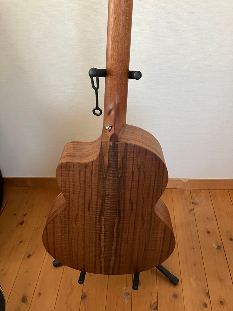 ギター Sheeran by Lowden S-04