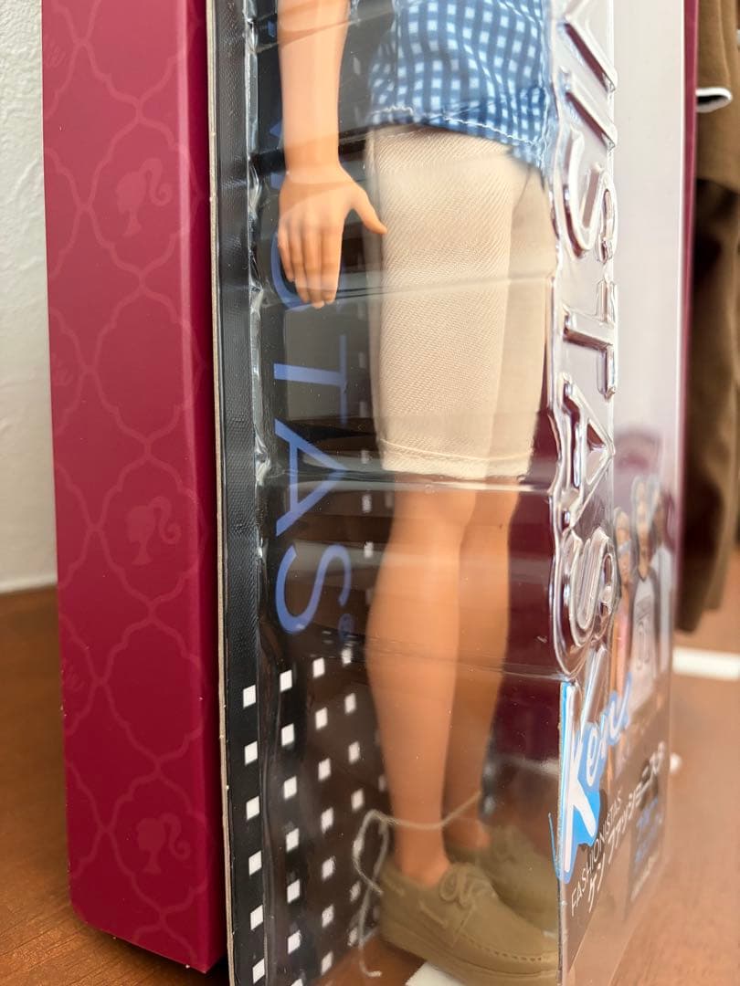 【非売品】Barbie男性「ケン」フィギュア　ブラウンスーツセット（値下げ中）