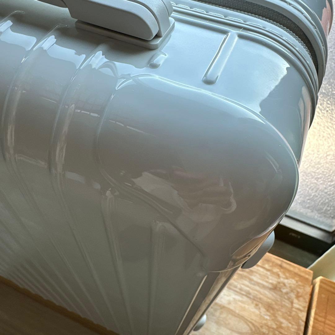 RIMOWA ESSENTIALキャビンS(ホワイト4輪)