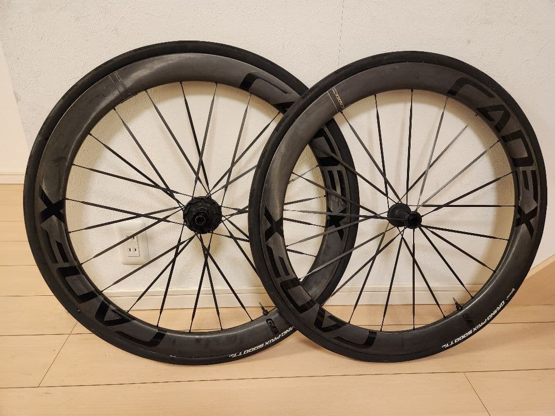 CADEX 50 Ultra Disc tubeless タイヤ、バック付