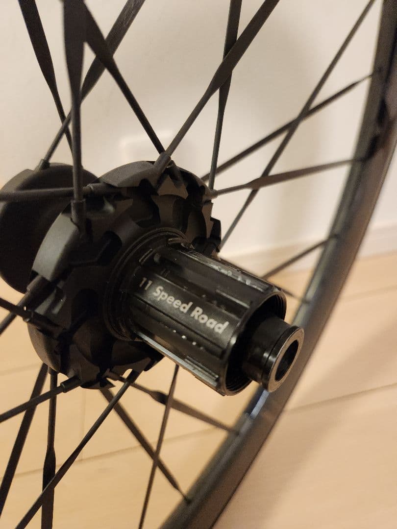 CADEX 50 Ultra Disc tubeless タイヤ、バック付