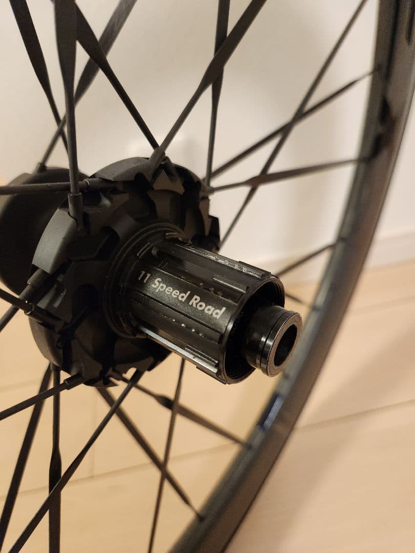 CADEX 50 Ultra Disc tubeless タイヤ、バック付