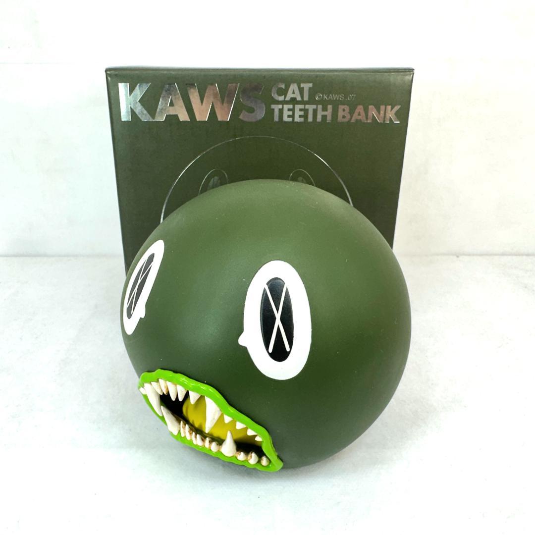特撮 OriginalFake Kaws Cat Teeth Bank Green