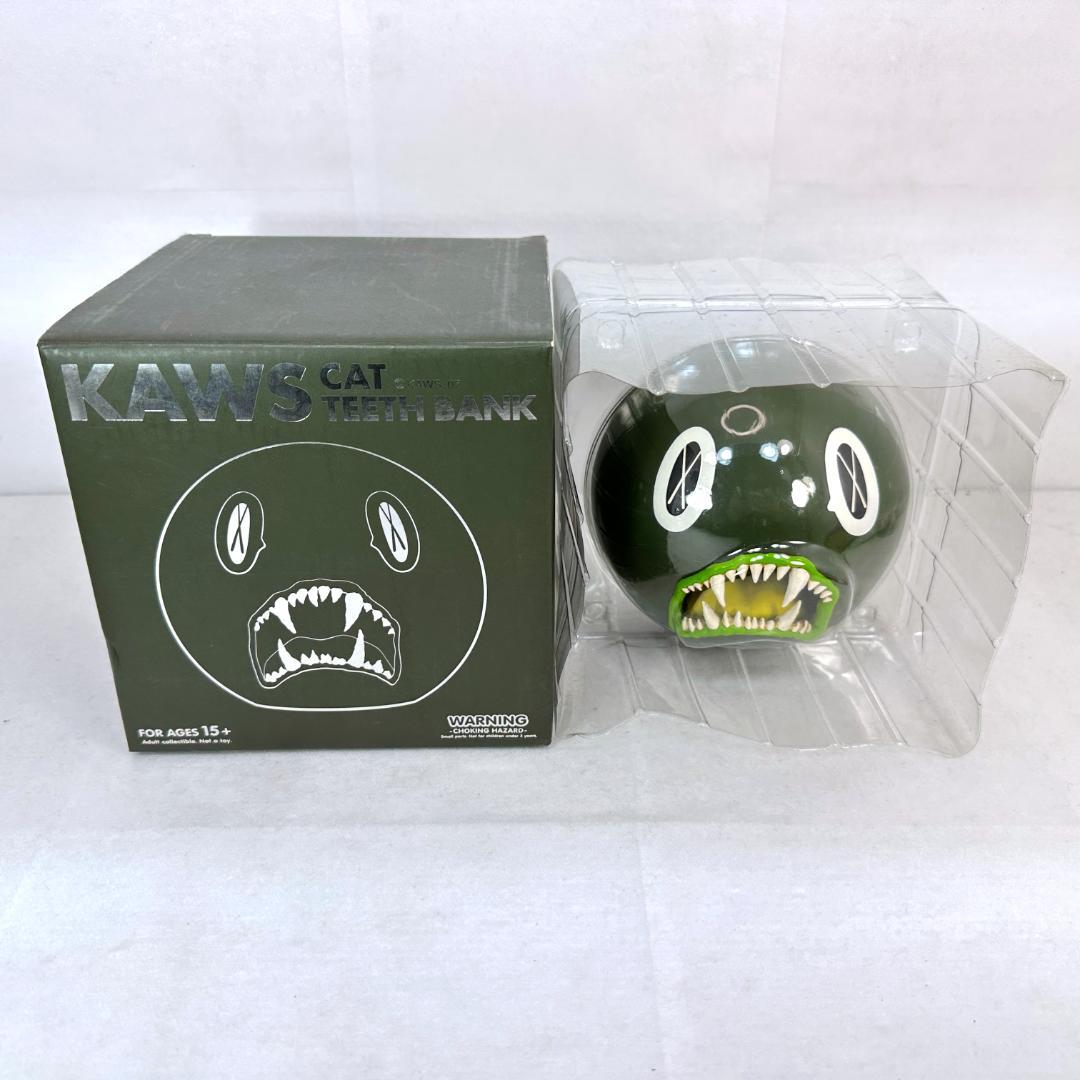 特撮 OriginalFake Kaws Cat Teeth Bank Green