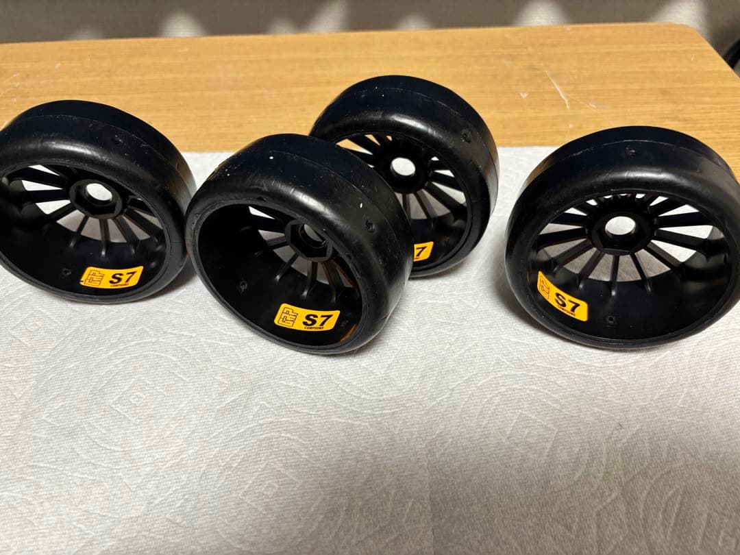 1/8 京商インファーノGT2 GT3 GRPスリックタイヤホイールイタリア製