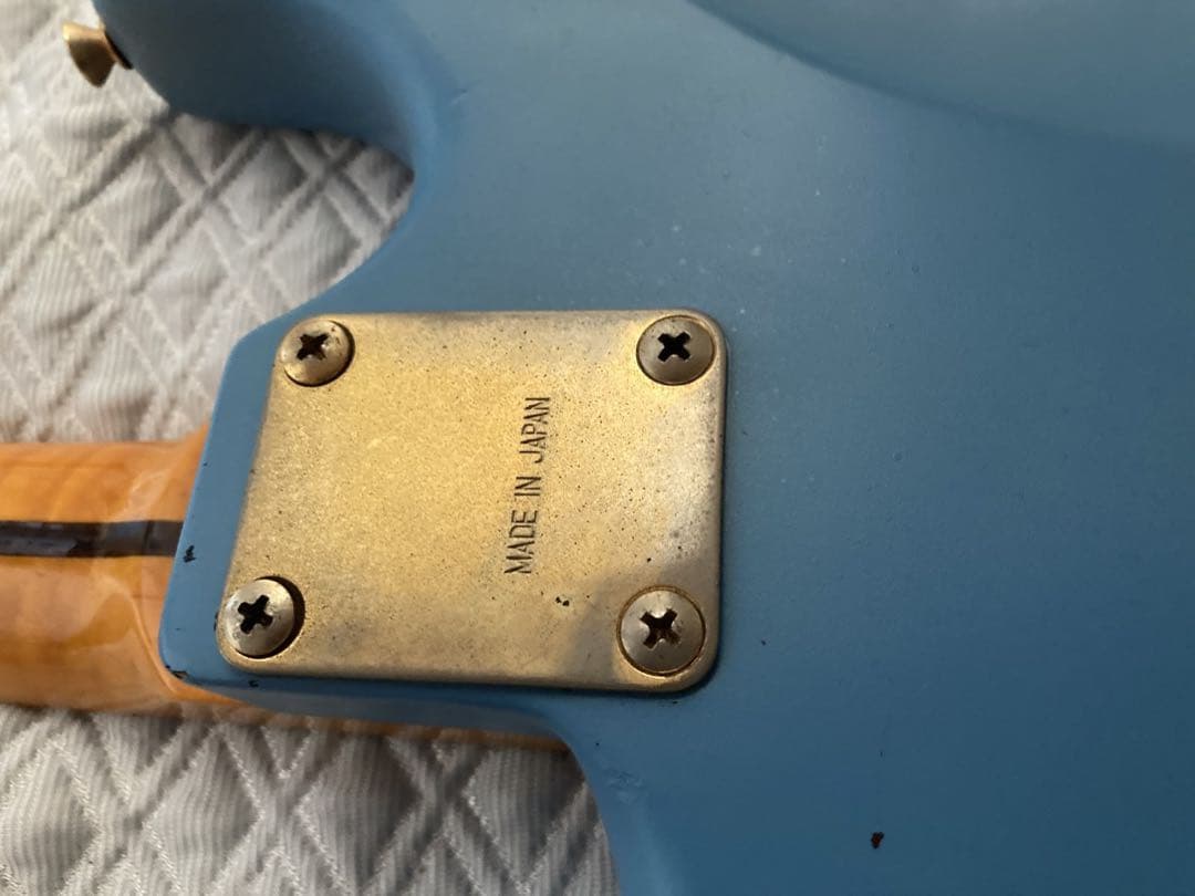 マルチレイヤーストラトタイプ　虎目ネック