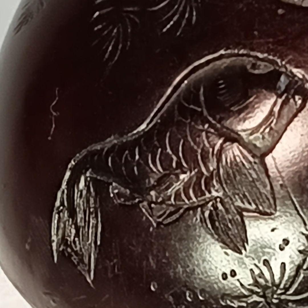 唐木彫 饅頭 根付 「金魚の図」裏面に在銘 判読出来ず