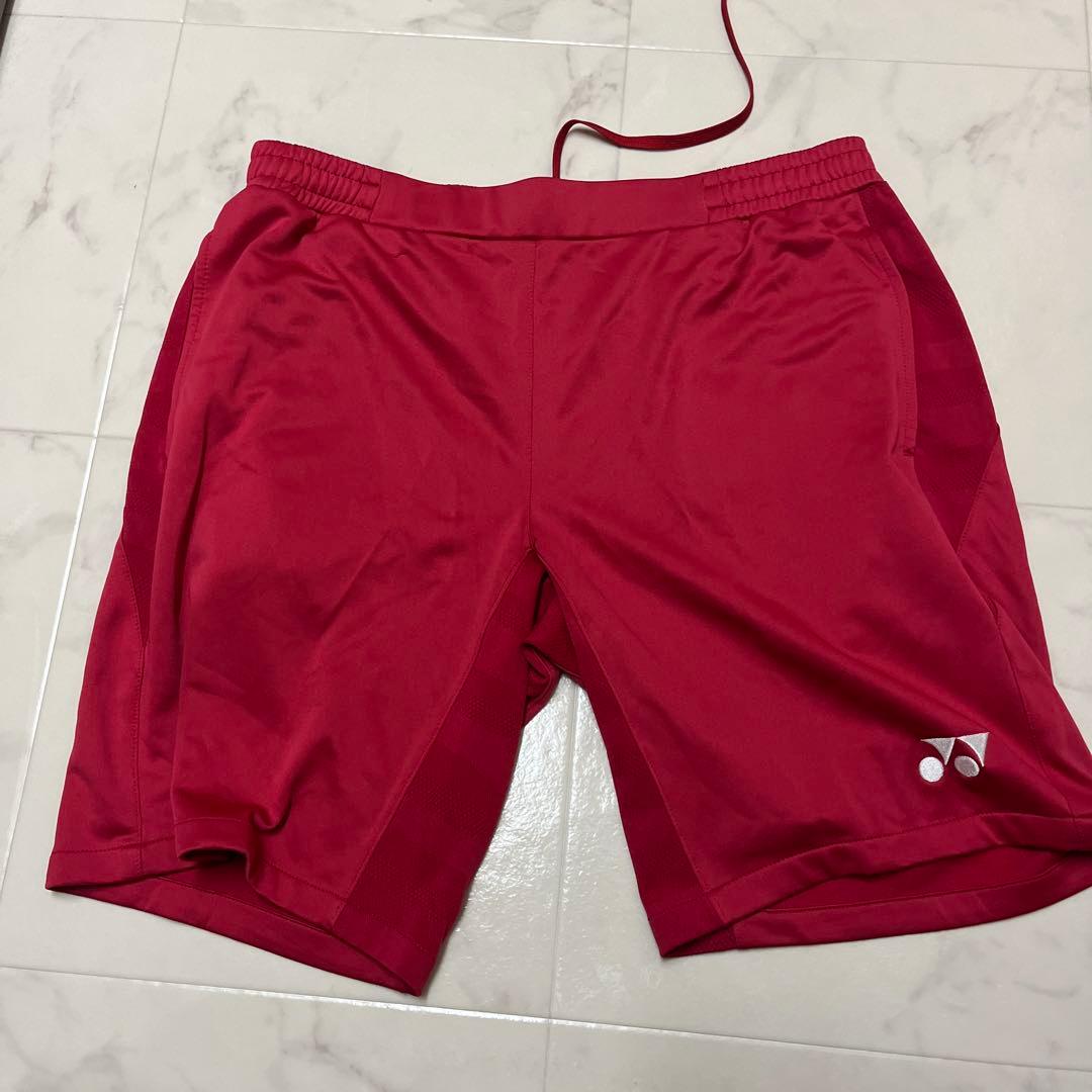 YONEXバドミントンセット（赤ショートパンツ×2・青Tシャツ・黒Tシャツ）