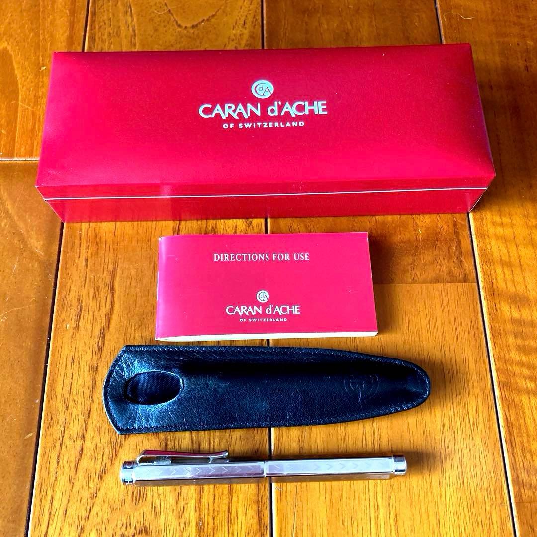 CARAN d'ACHE 万年筆 シルバー エクリドール　シェブロン