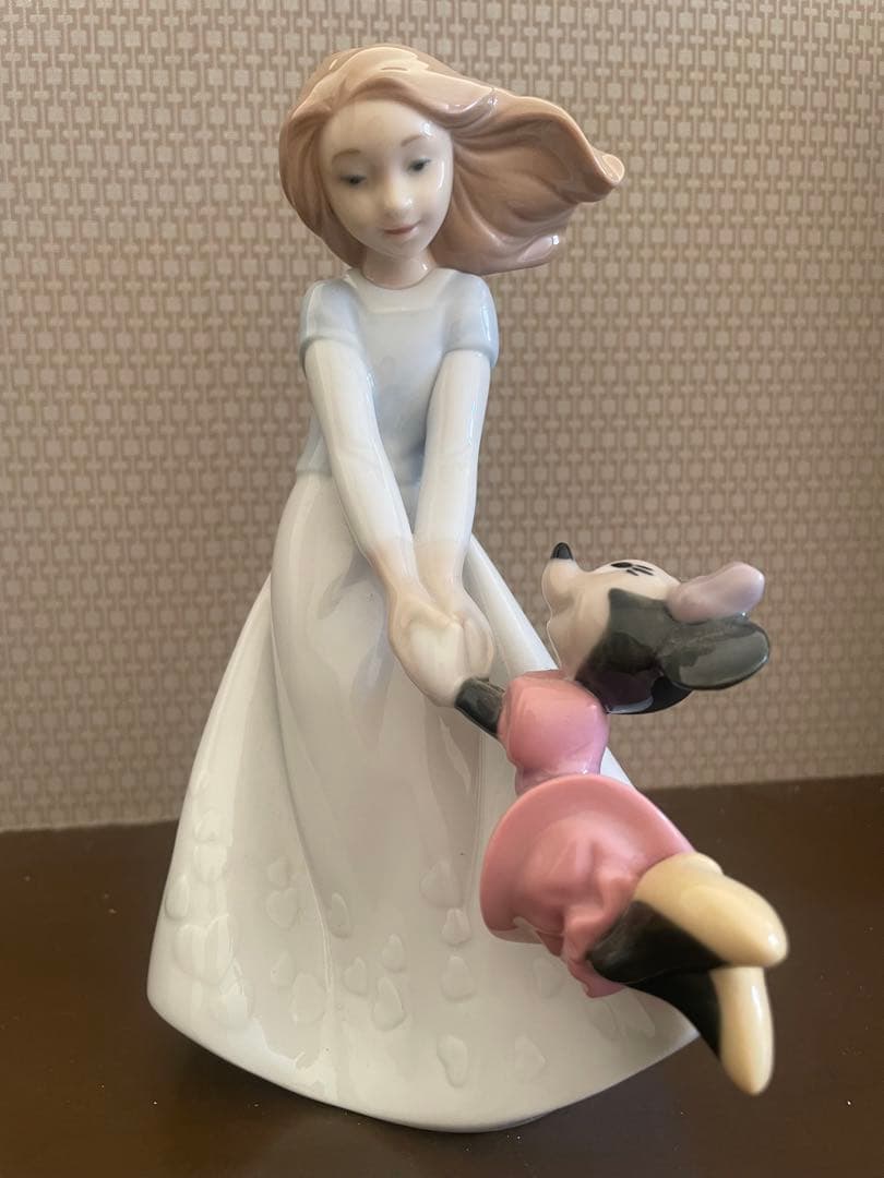 美品　陶器置き物　NAO × ディズニー ミニーの親友