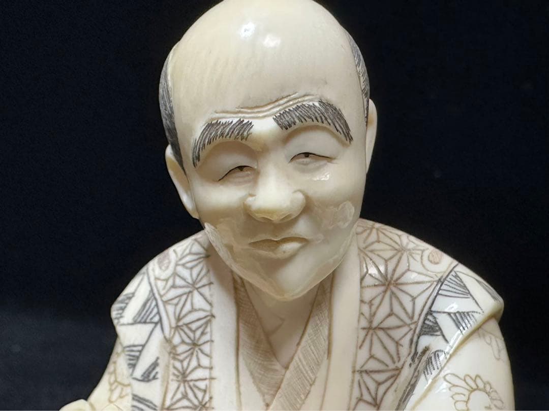 置物　アンティーク　天然素材　仏像　彫刻 古美術品　細密細工骨董　コレクション