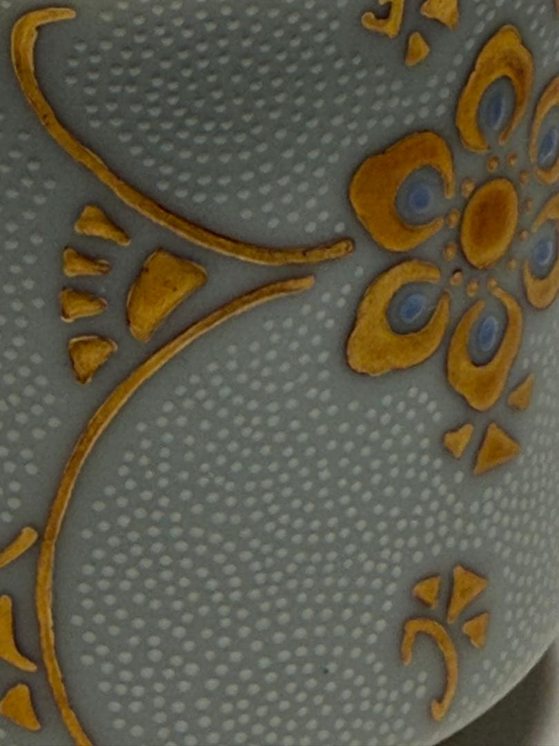 仲田錦玉　渦打白粒ぐい呑　共箱、共布、栞