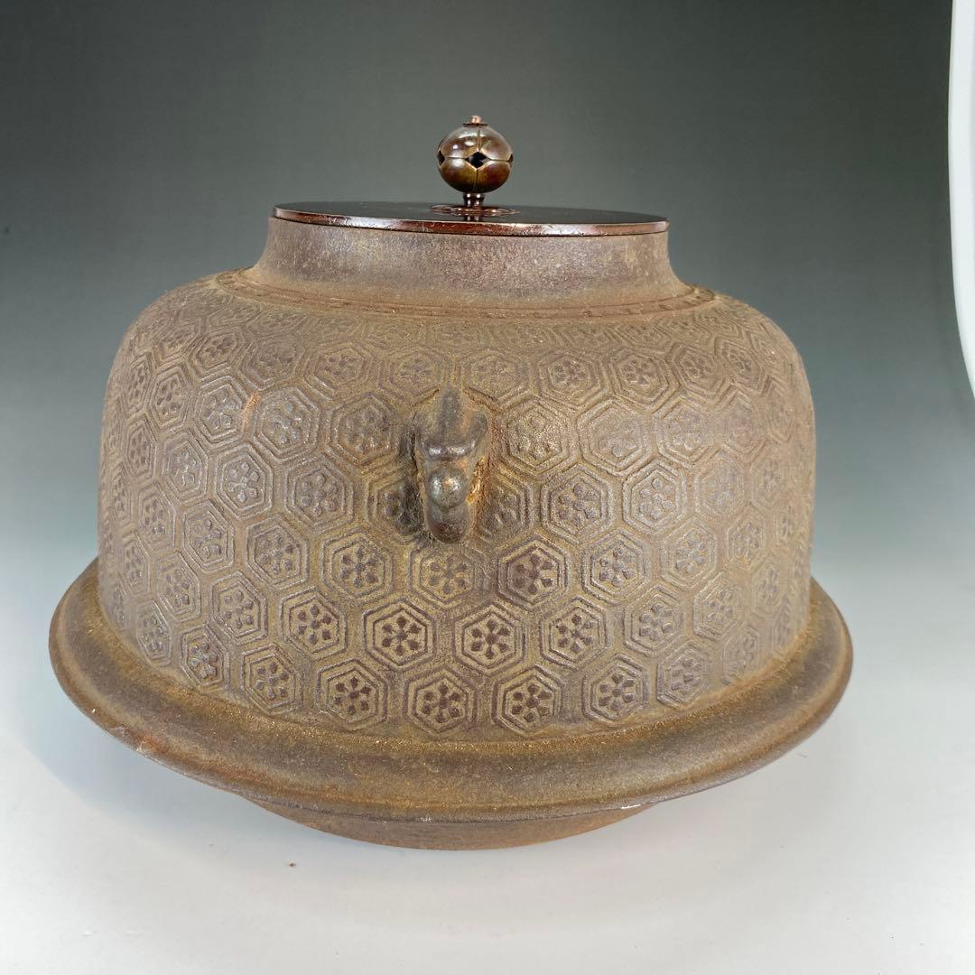 【茶道具】高橋敬典造　真形羽付亀甲文釜（共箱）