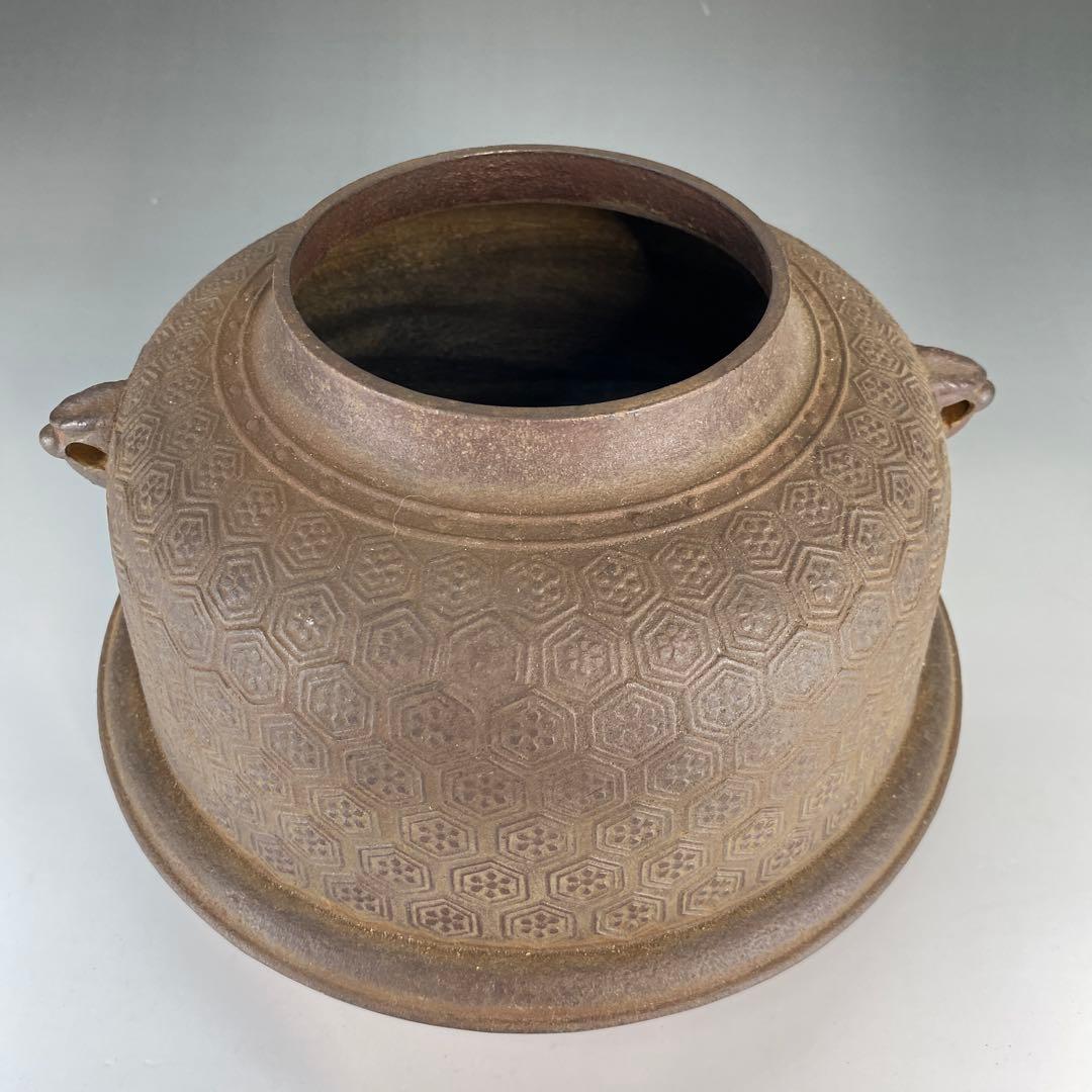 【茶道具】高橋敬典造　真形羽付亀甲文釜（共箱）