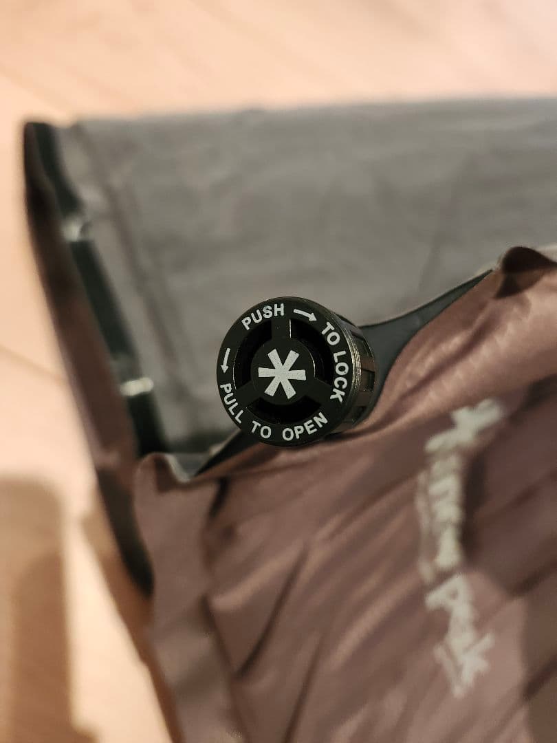 【極美品】 peak キャンピングマット 2.5W TM-193