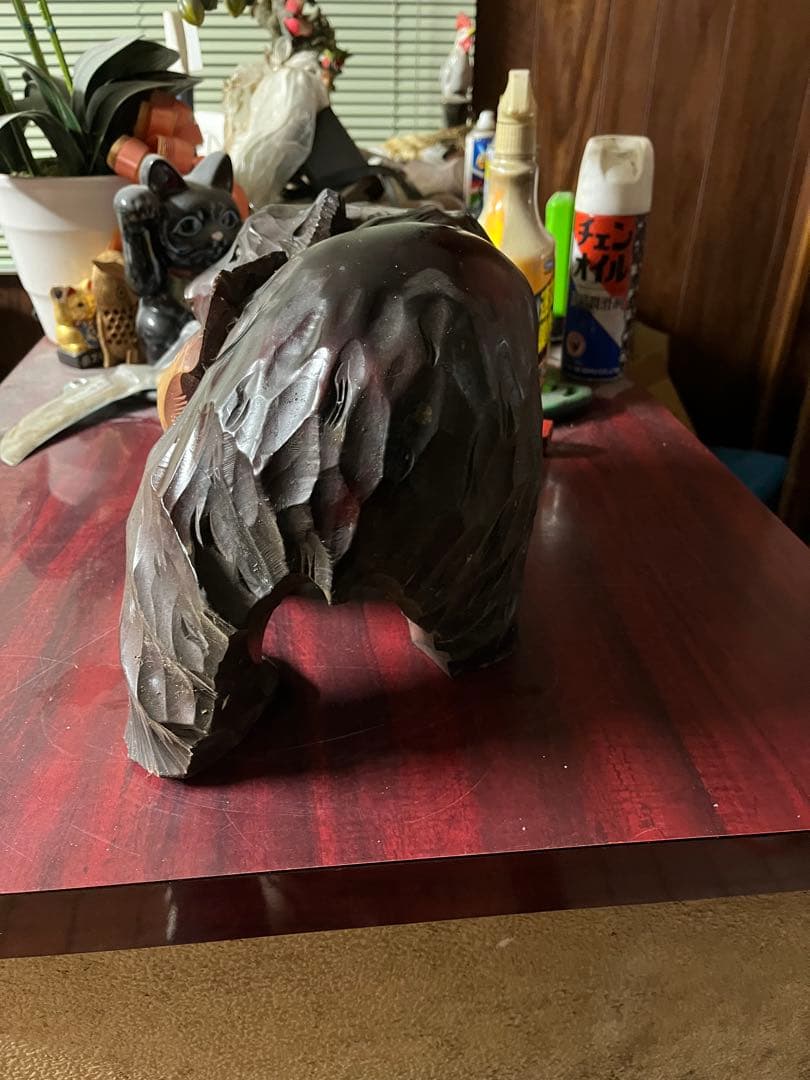 木彫り　クマの彫刻 魚付き