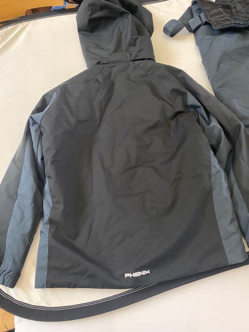 ３万円　phenixフェニックス　キッズ160/スキーウェア上下セット ブラック