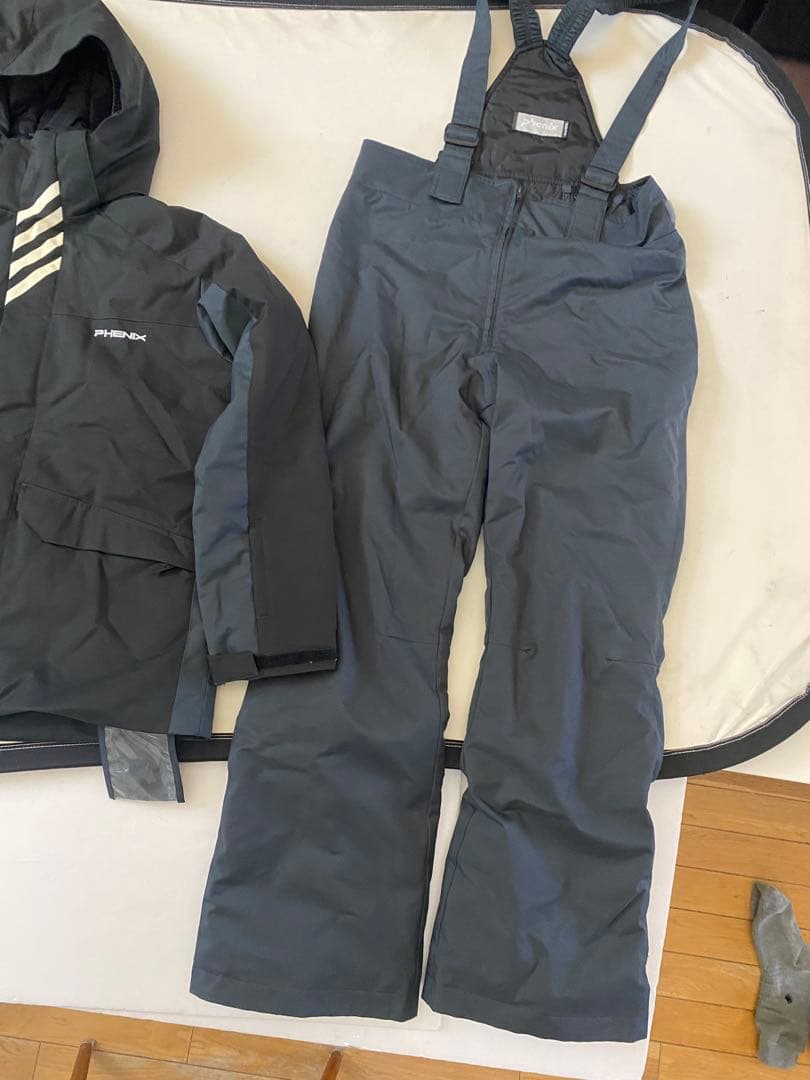３万円　phenixフェニックス　キッズ160/スキーウェア上下セット ブラック