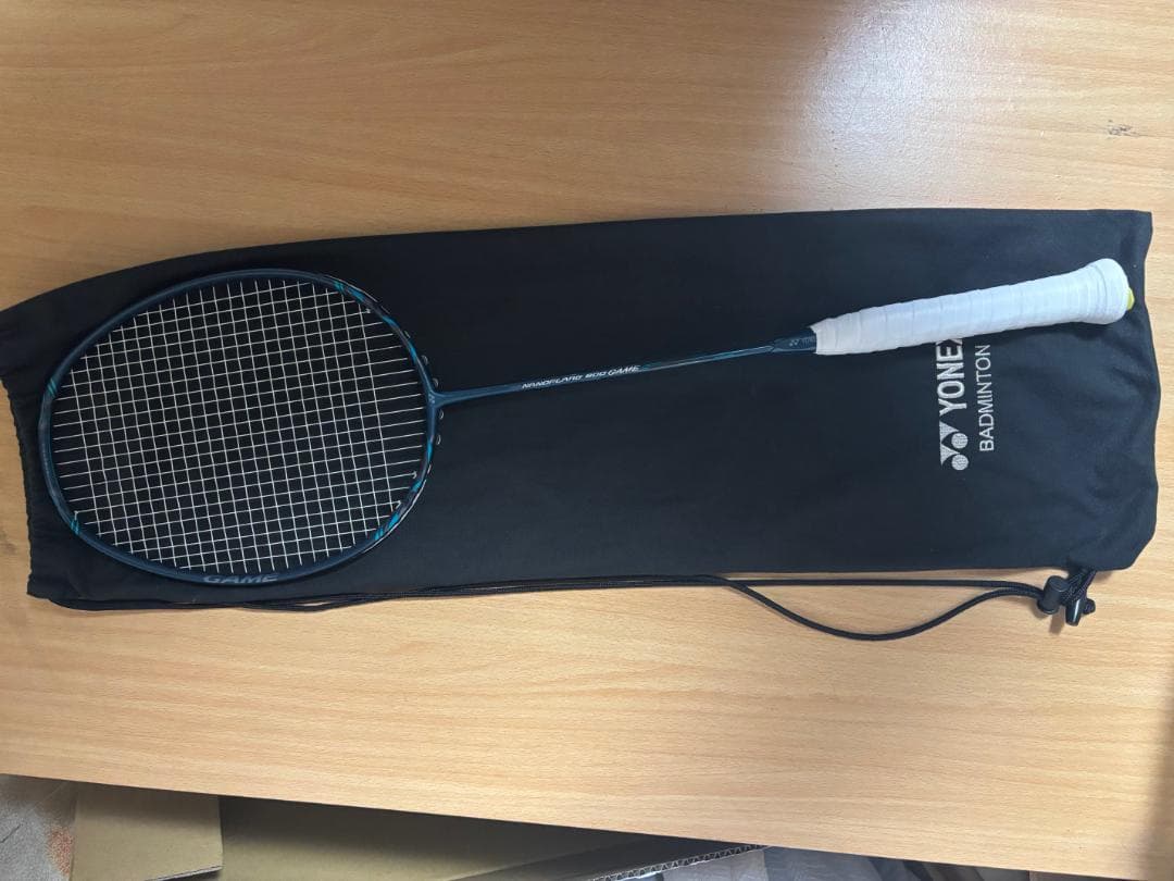 超美品　YONEX ナノフレア８００ゲーム　4U5　バドミントンラケット