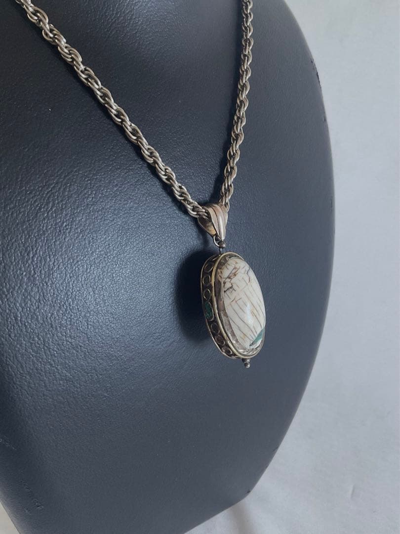 ヴィンテージ！アフガニスタン銀細工「銀と古代貝」のペンダント