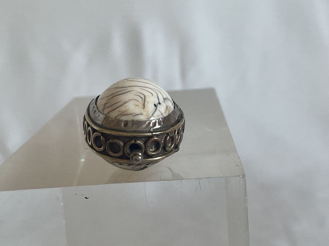 ヴィンテージ！アフガニスタン銀細工「銀と古代貝」のペンダント