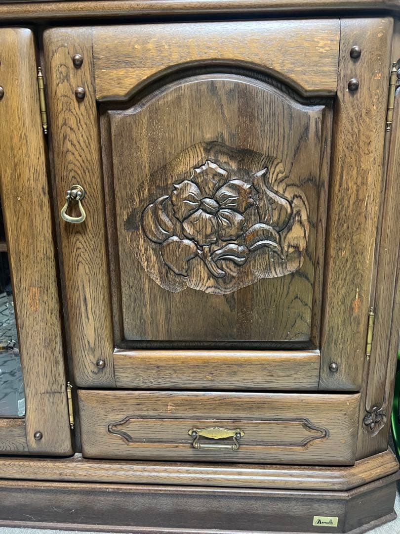 好きな人は好きなやつ　アンティーク風ただのボロ　チェスト　サイドボード　飾り棚