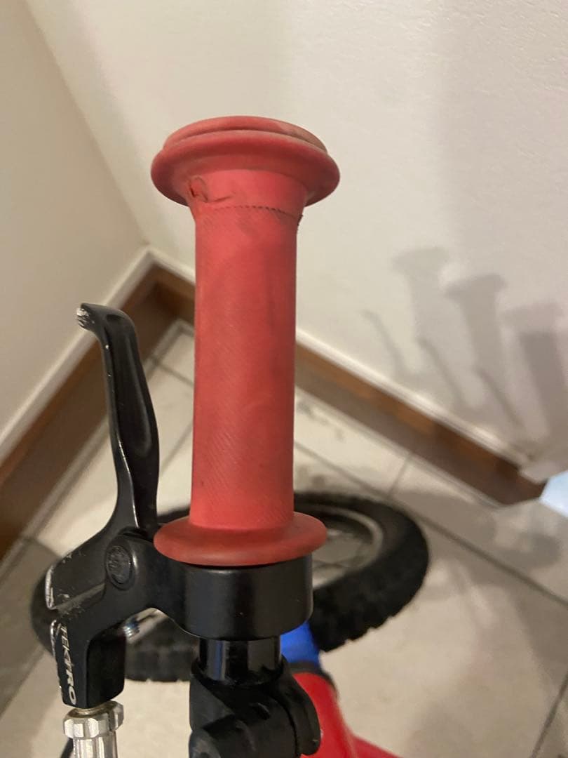 ヨツバサイクル子供用自転車 赤と青 14インチ