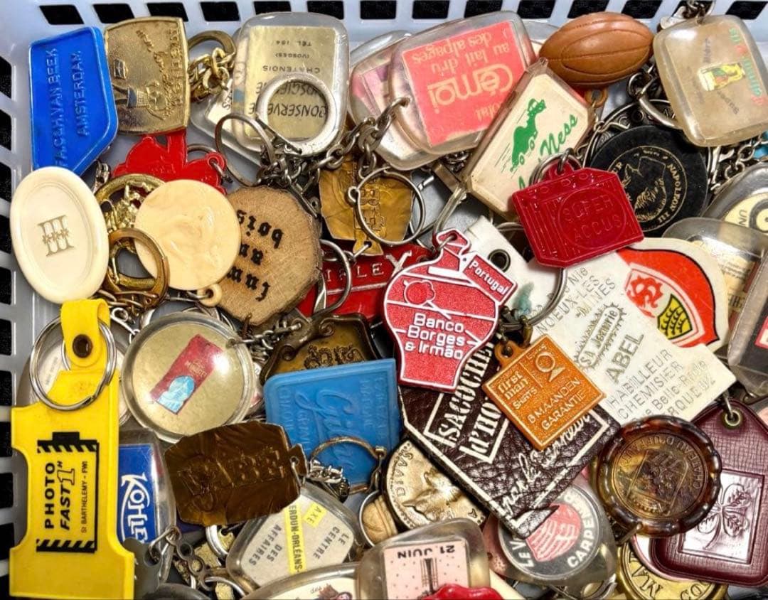 24【100個まとめて!】ヴィンテージ フランスフレンチ キーホルダー