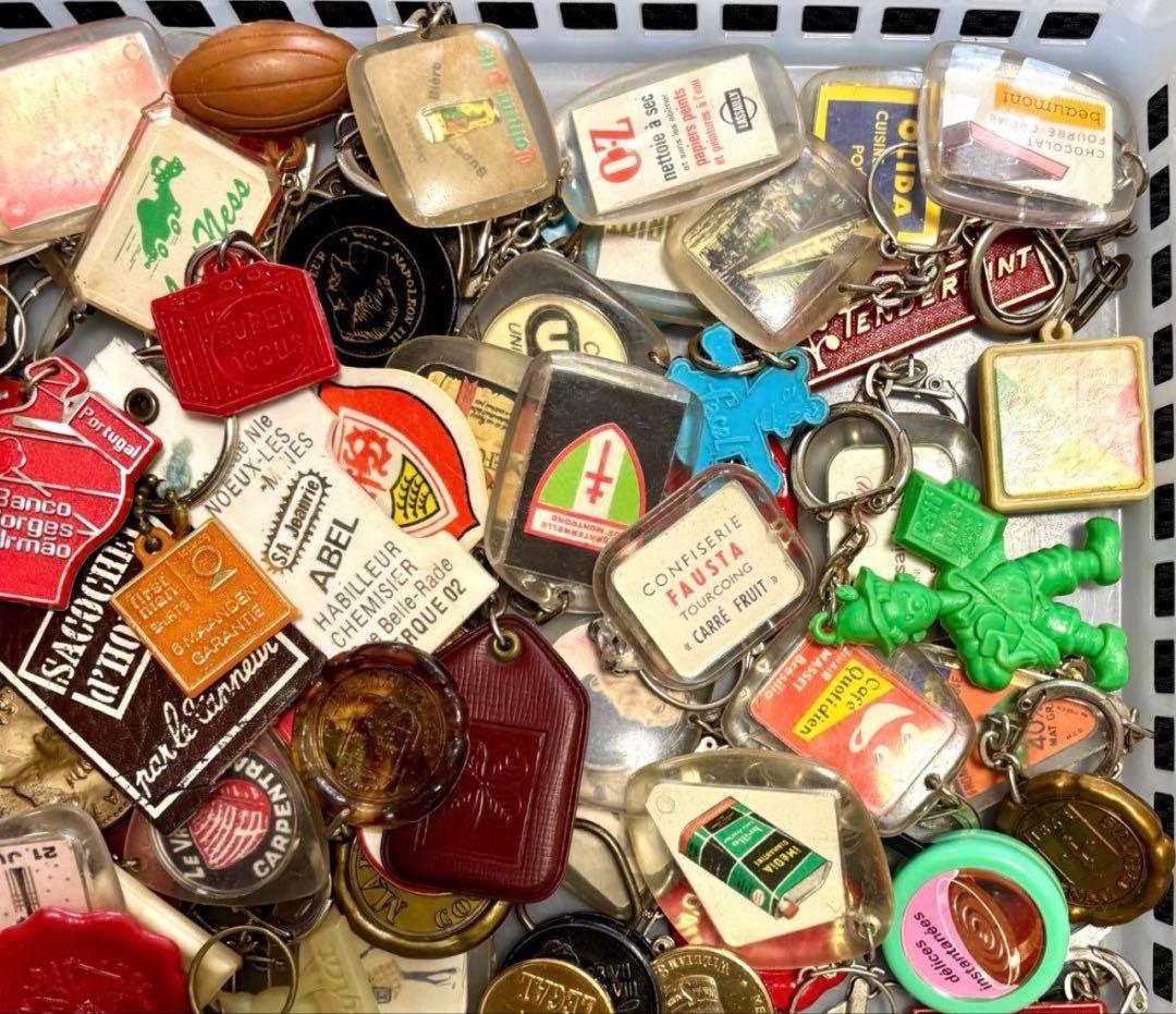 24【100個まとめて!】ヴィンテージ フランスフレンチ キーホルダー