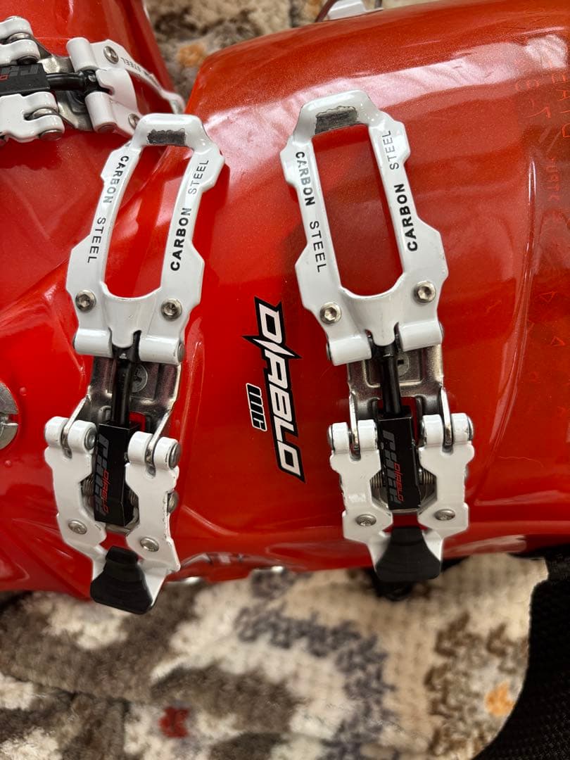 ほぼ新品　TECNICA DIABLO スキー用ブーツ　レーシング