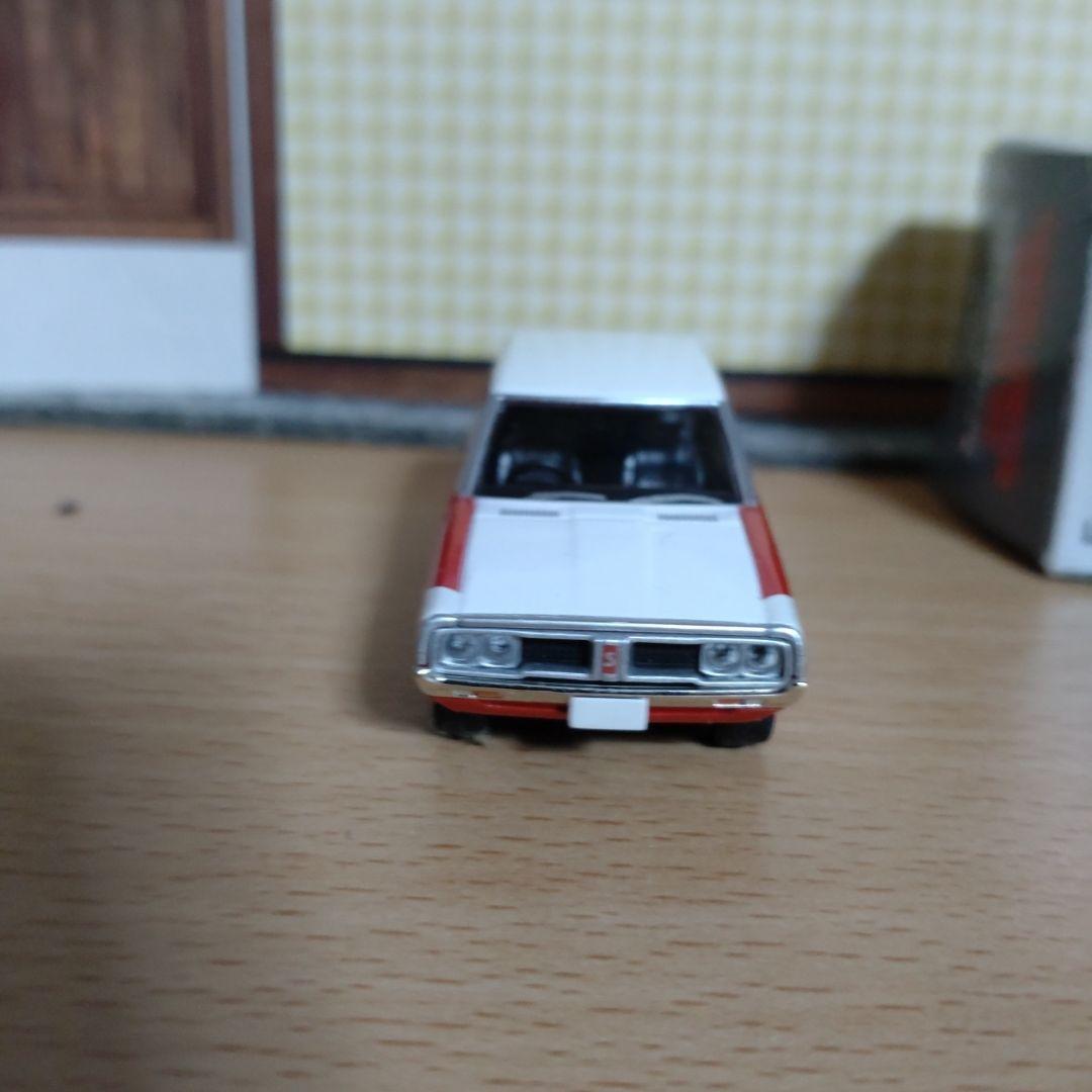 トミカリミテッドヴィンテージ　NISSANスカイラインバン（コカ・コーラ仕様）