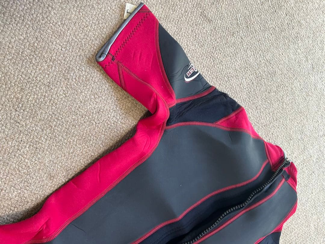 Billabong フルスーツ ウェットスーツ 黒/赤