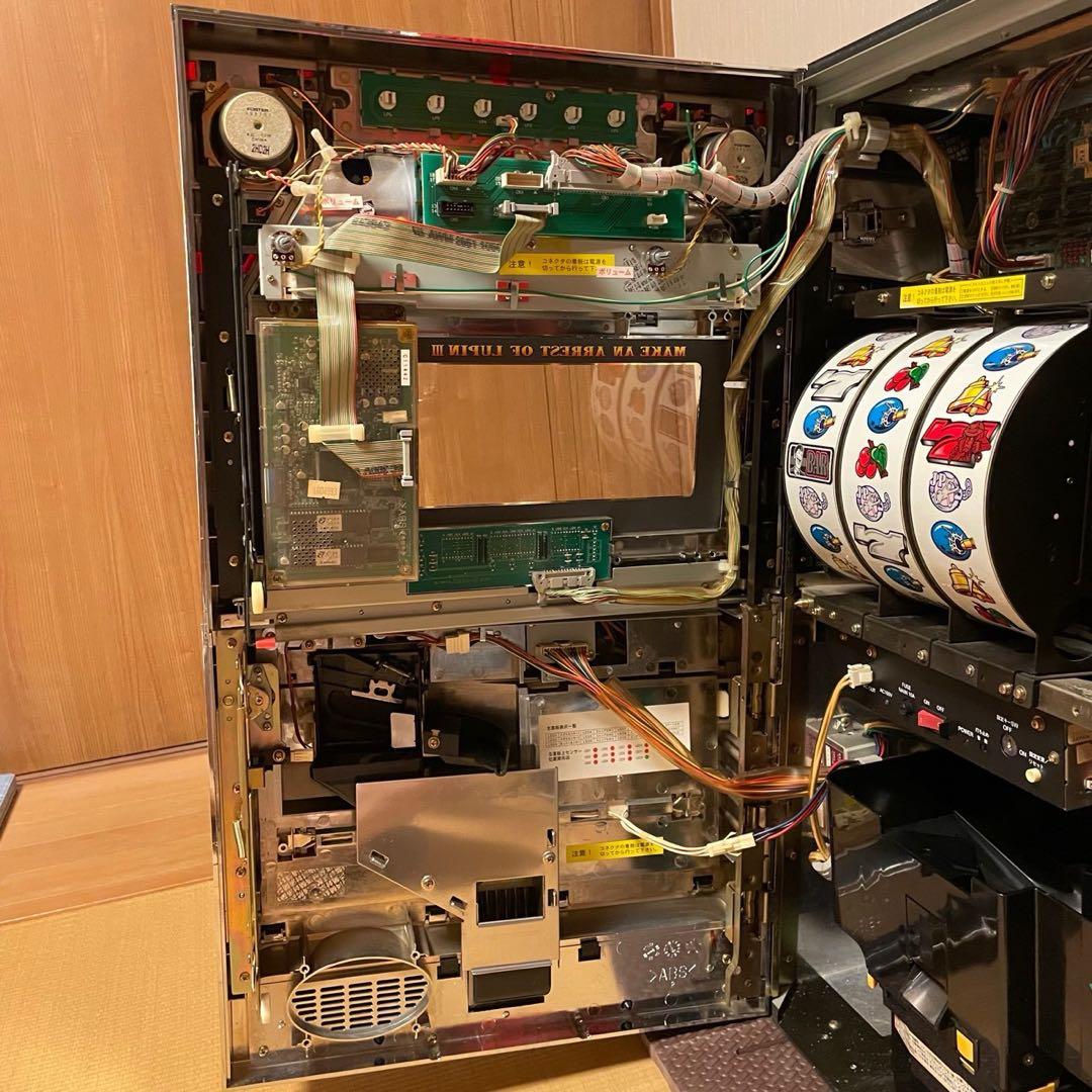 【送料無料】パチスロ 主役は銭形 初代 ルパン三世 4号機 実機