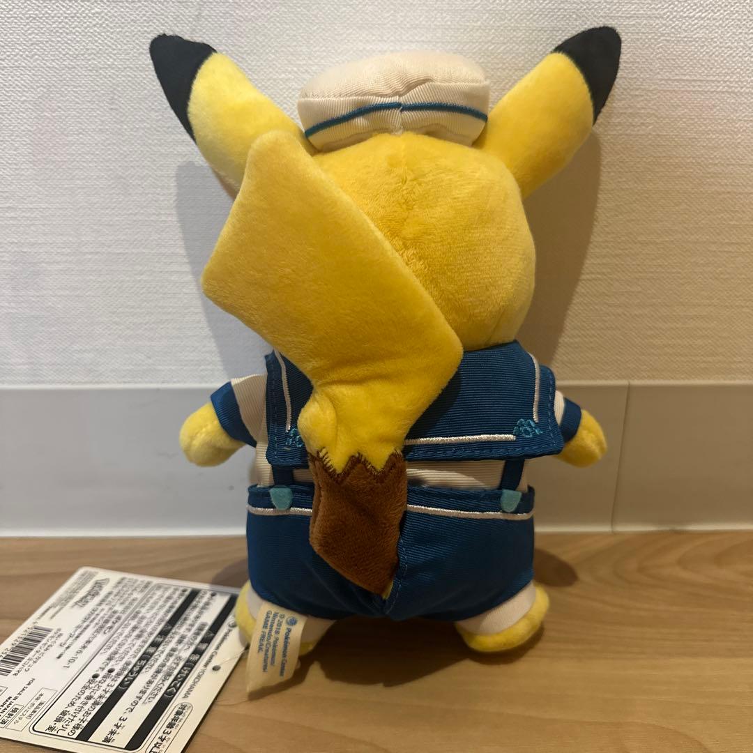 ヨコハマ　ピカチュウ　ぬいぐるみ