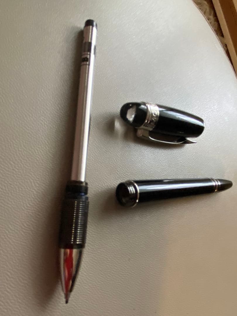 Montblanc 黒 ファインライナー