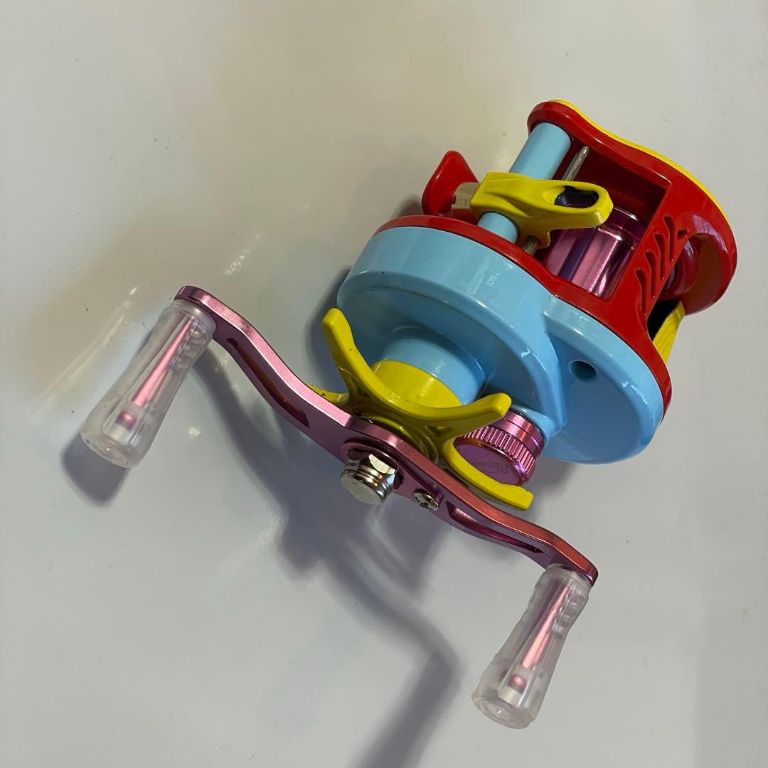 【新品未使用】マグネットブレーキ カラフル ベイトフィネスリール 左ハンドル