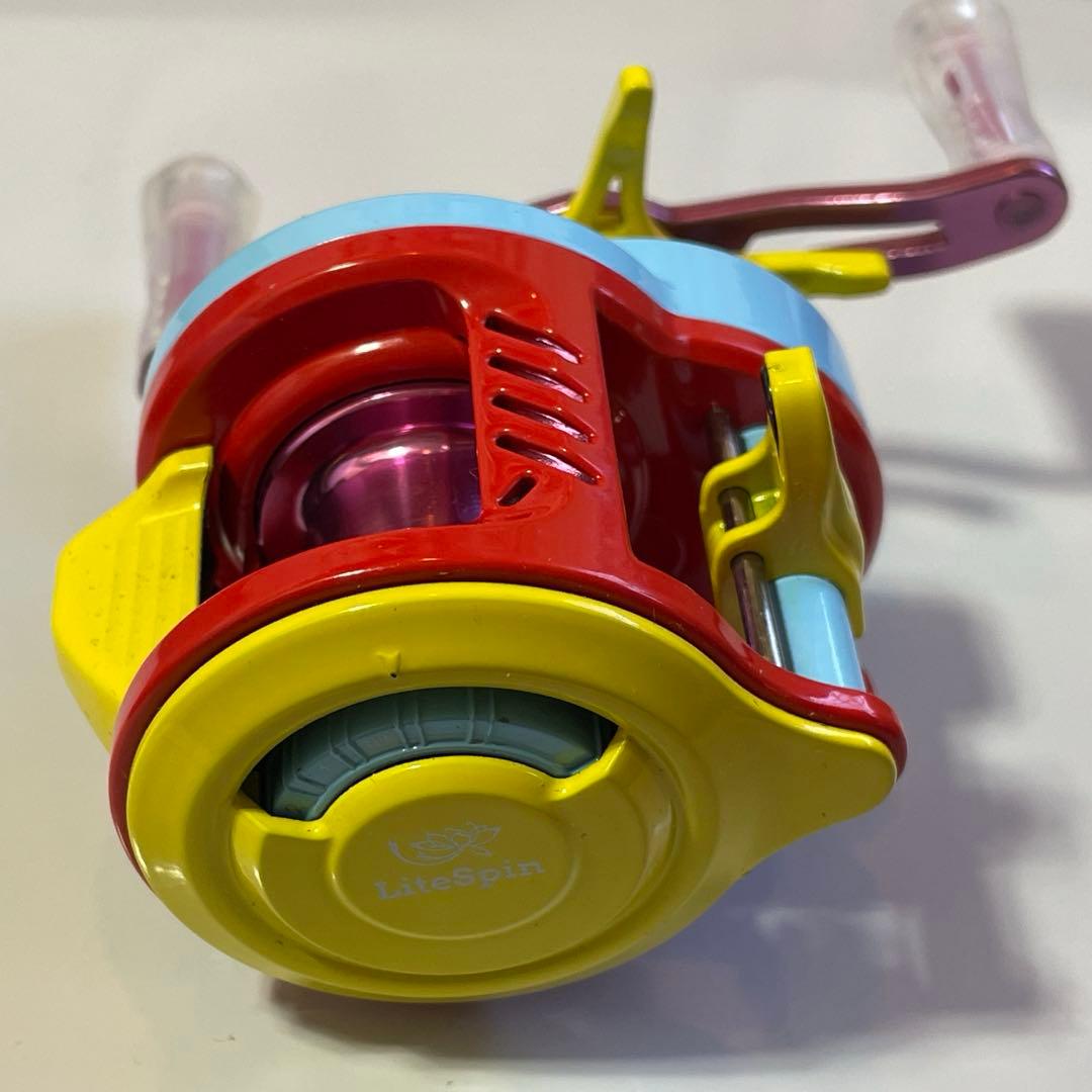 【新品未使用】マグネットブレーキ カラフル ベイトフィネスリール 左ハンドル