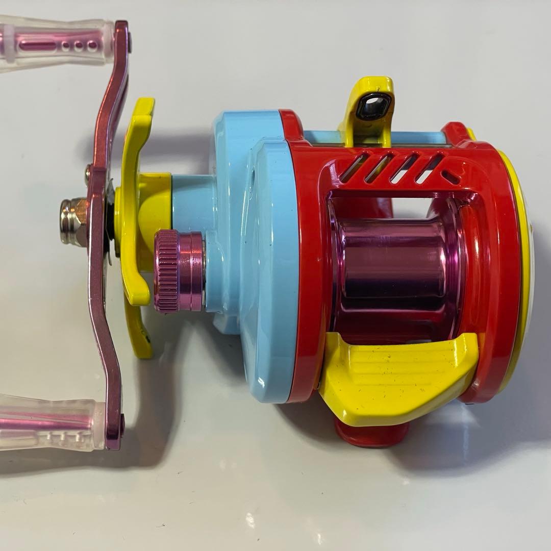 【新品未使用】マグネットブレーキ カラフル ベイトフィネスリール 左ハンドル