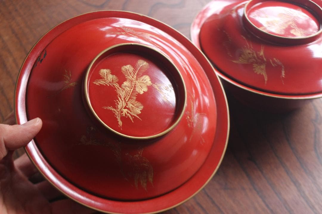 傷あり！時代金縁朱漆に優美な松鶴亀沈金の映える大椀2点（検輪島塗沈金椀雑煮椀