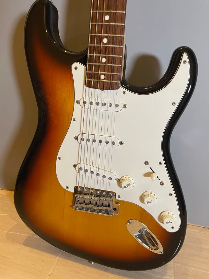 ギグバック付きFender Japan ストラト サンバーストST-STD