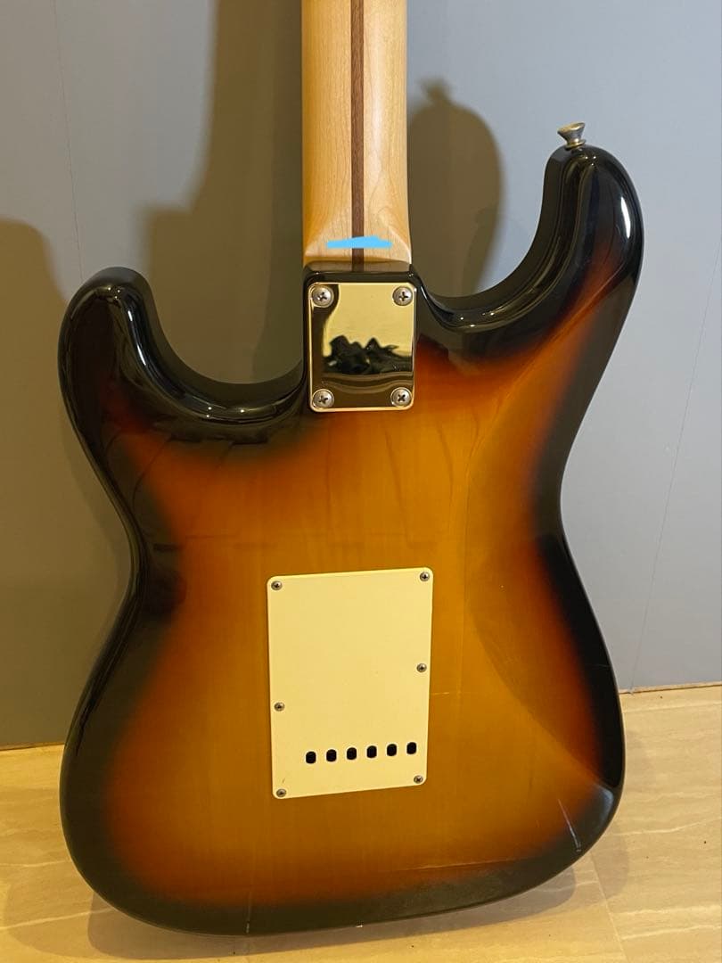 ギグバック付きFender Japan ストラト サンバーストST-STD