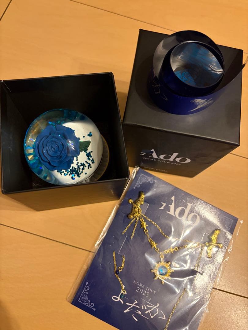 Ado VIP特典・銀テープ・スノードーム・ブローチ