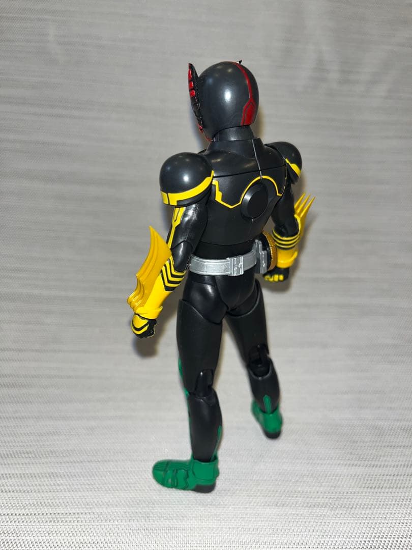 S.H.Figuarts真骨彫製法 仮面ライダーオーズ タトバ パープルアイ付属