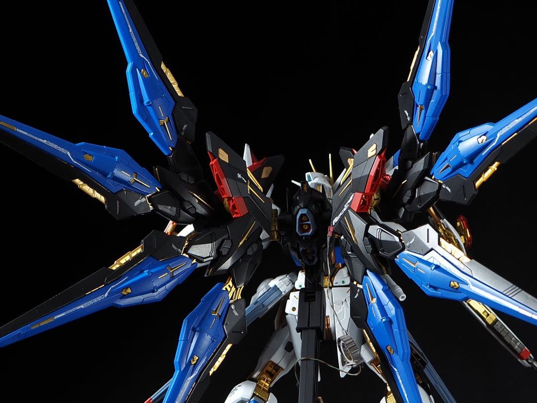 バンダイ製　MGEX ストライクフリーダムガンダム　全塗装　完成品　LED搭載