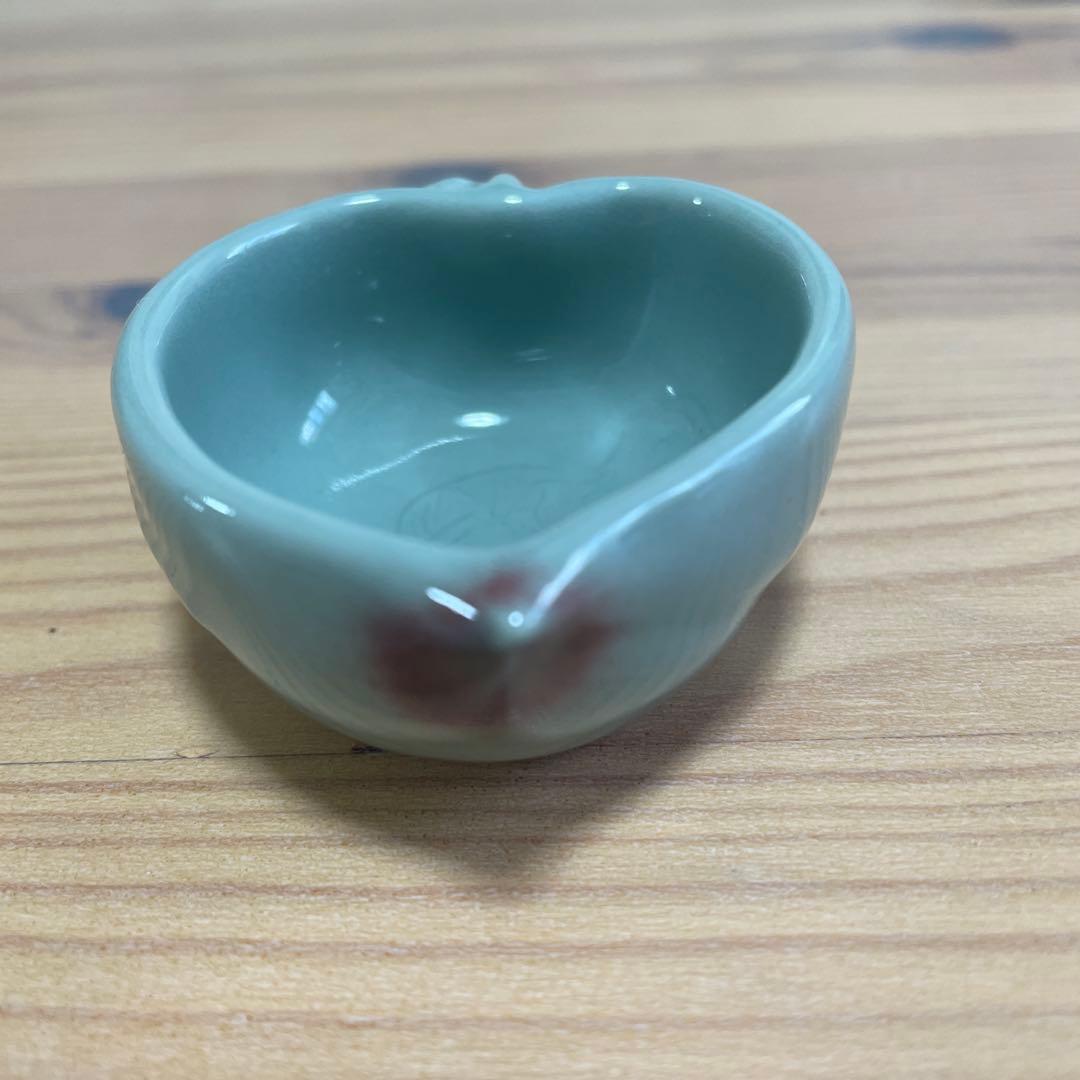 桃形盃　青瓷　ぐい呑み　お猪口　箱付き