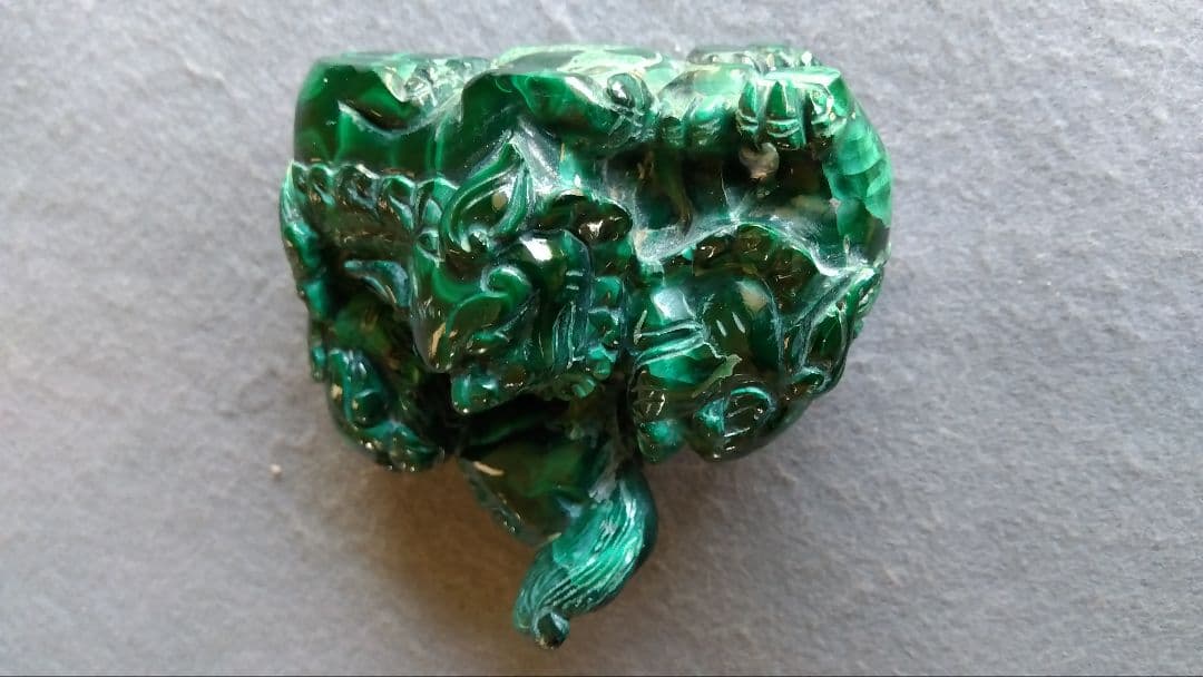 孔雀石（マラカイト）吉祥霊獣三対獅子置物 台座 極細工逸品置物