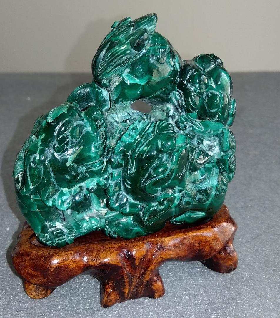 孔雀石（マラカイト）吉祥霊獣三対獅子置物 台座 極細工逸品置物