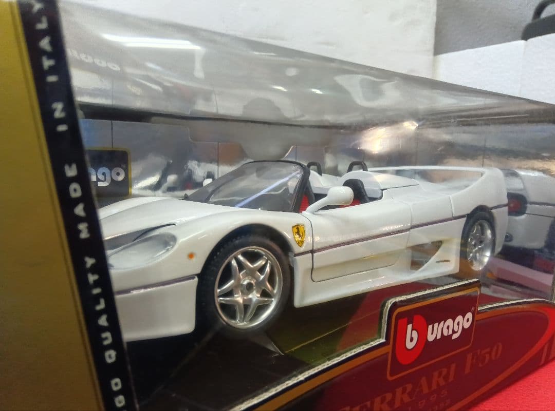 burago1/18フェラーリF50 ホワイト
