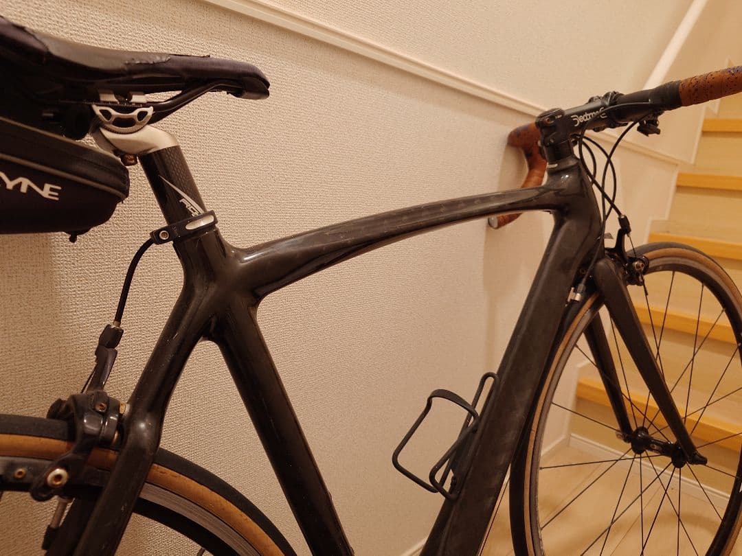 フルカーボンロードバイク